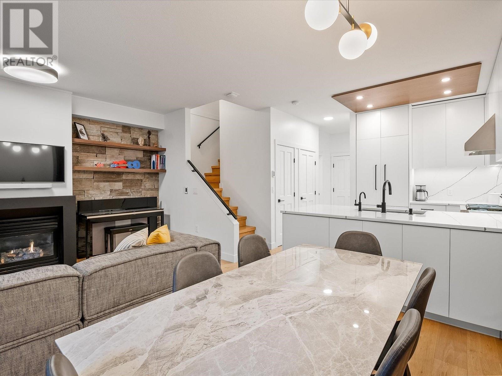7 1530 Tynebridge Lane, Whistler, British Columbia  V8E 0L3 - Photo 3 - R2851597