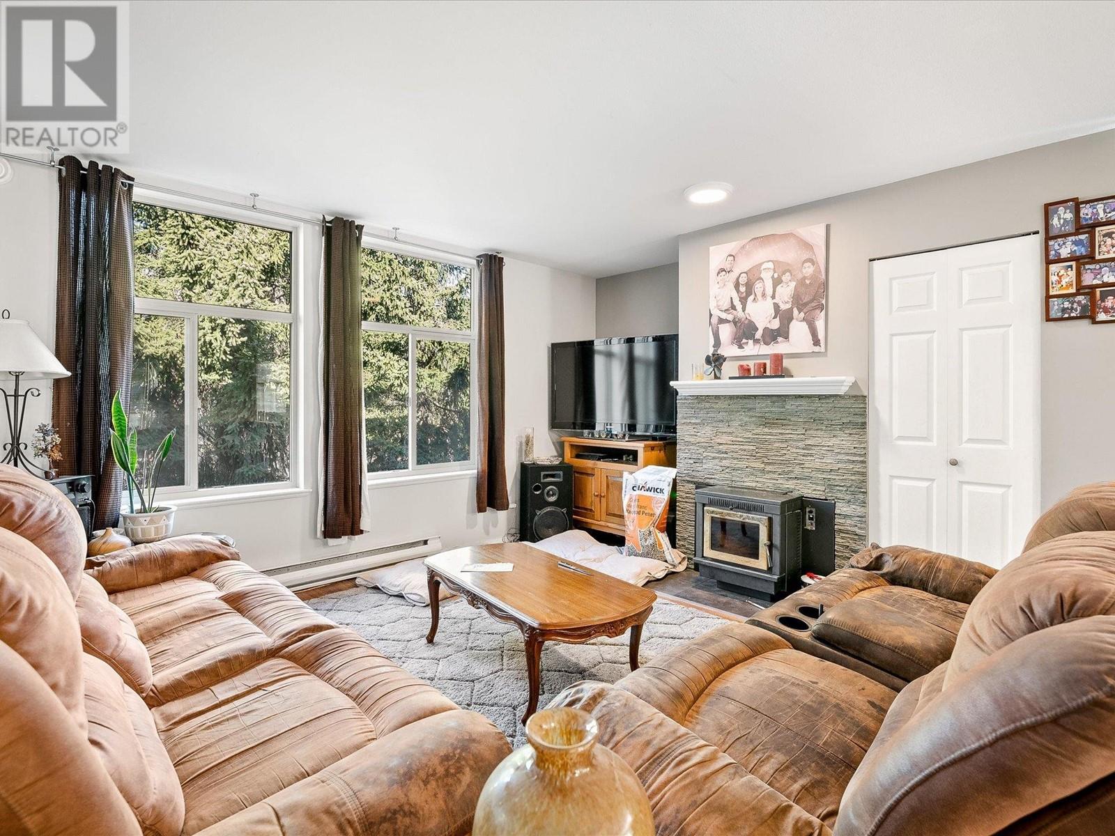 3 7381 Laurel Street, Pemberton, British Columbia  V0N 2L1 - Photo 2 - R2851563