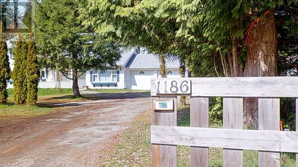 1186 SUNSHINE COAST HIGHWAY, gibsons, British Columbia
