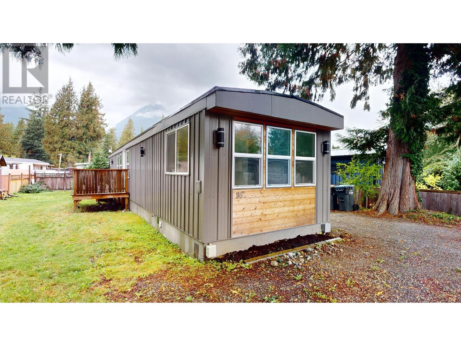 98 1830 Mamquam Road, Squamish, British Columbia  V0N 1T0 - Photo 4 - R2851730