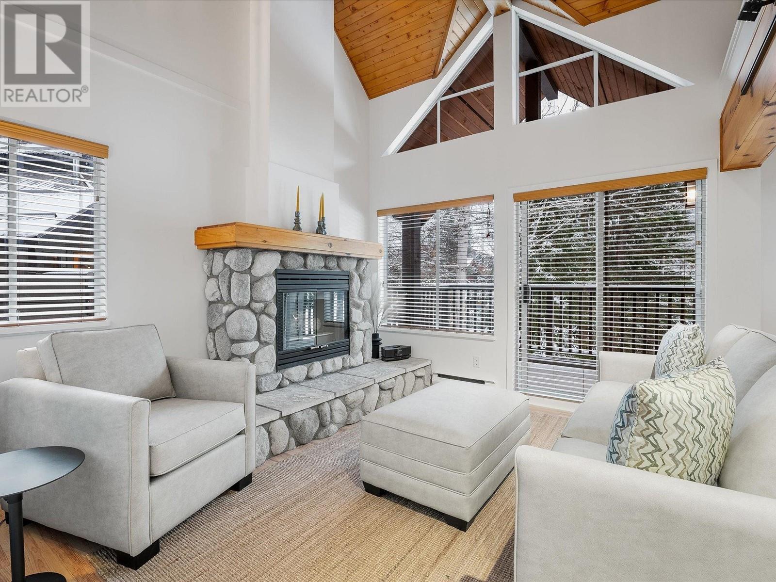 2319 Aspen Court, Whistler, British Columbia  V8E 0A6 - Photo 2 - R2851941