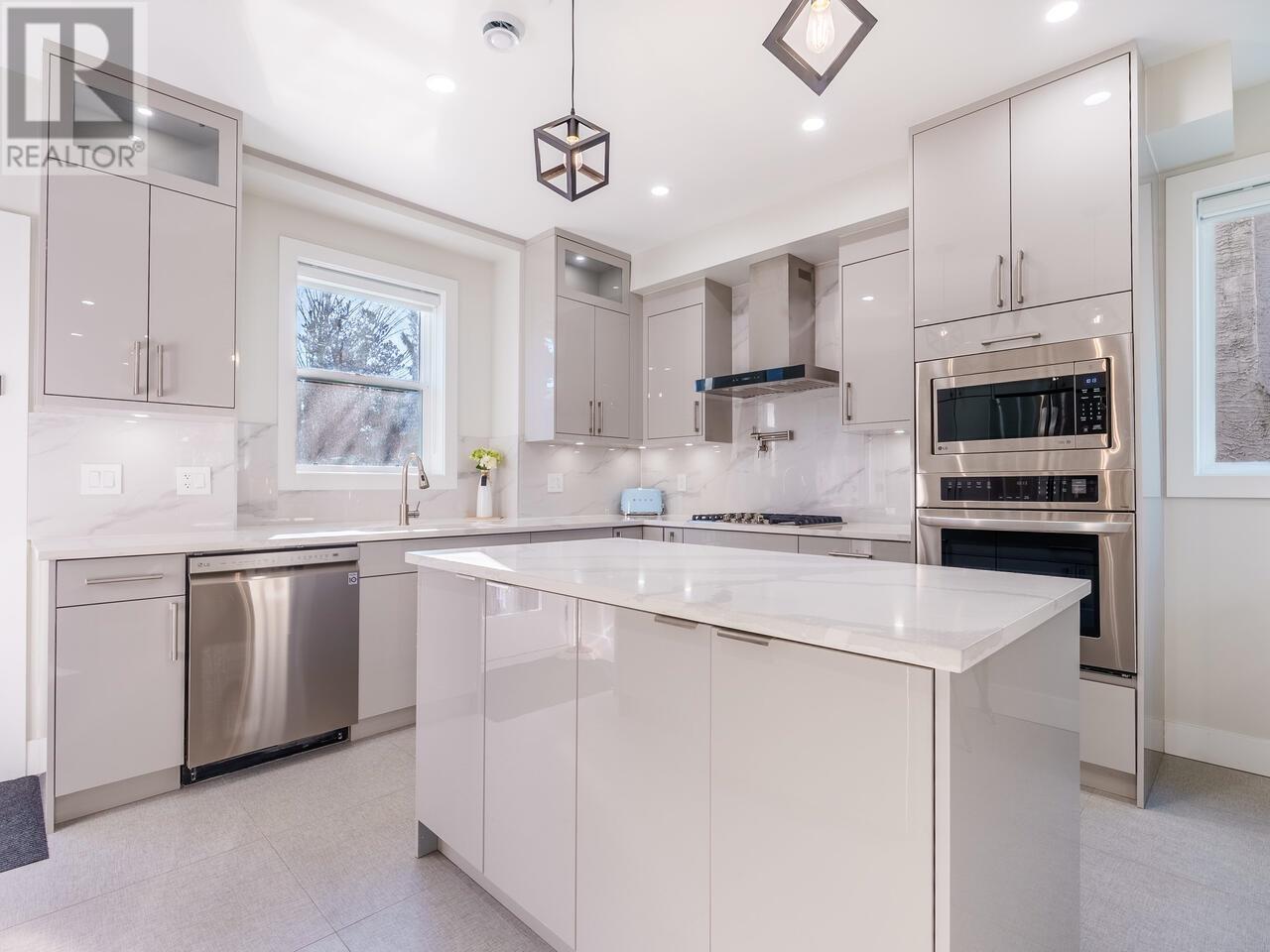 5182 Aberdeen Street, Vancouver, British Columbia  V5R 4M3 - Photo 1 - R2851970