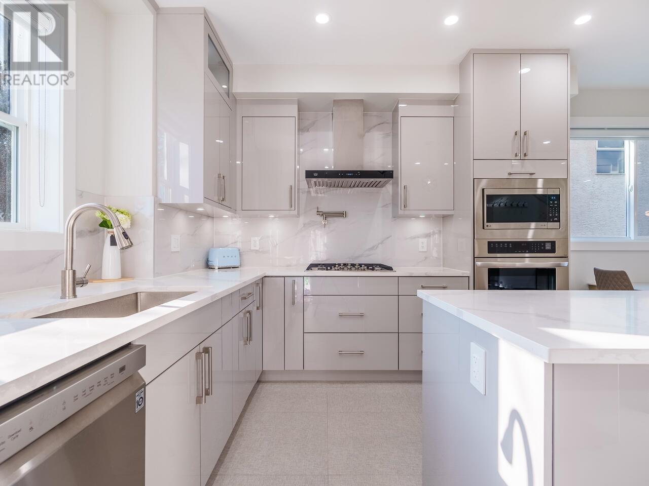 5182 Aberdeen Street, Vancouver, British Columbia  V5R 4M3 - Photo 2 - R2851970
