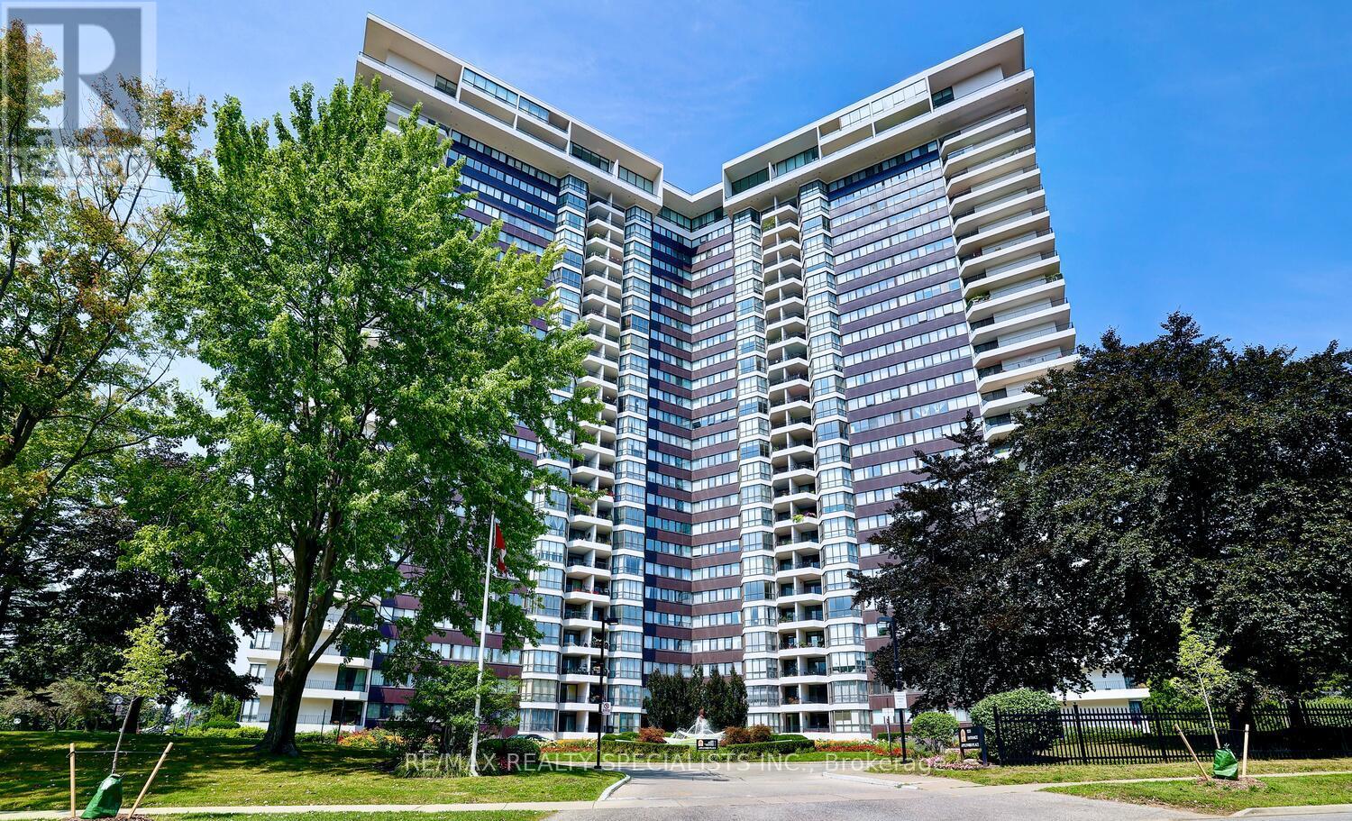 #1816 -1333 Bloor St, Mississauga, Ontario  L4Y 3T6 - Photo 1 - W8064384