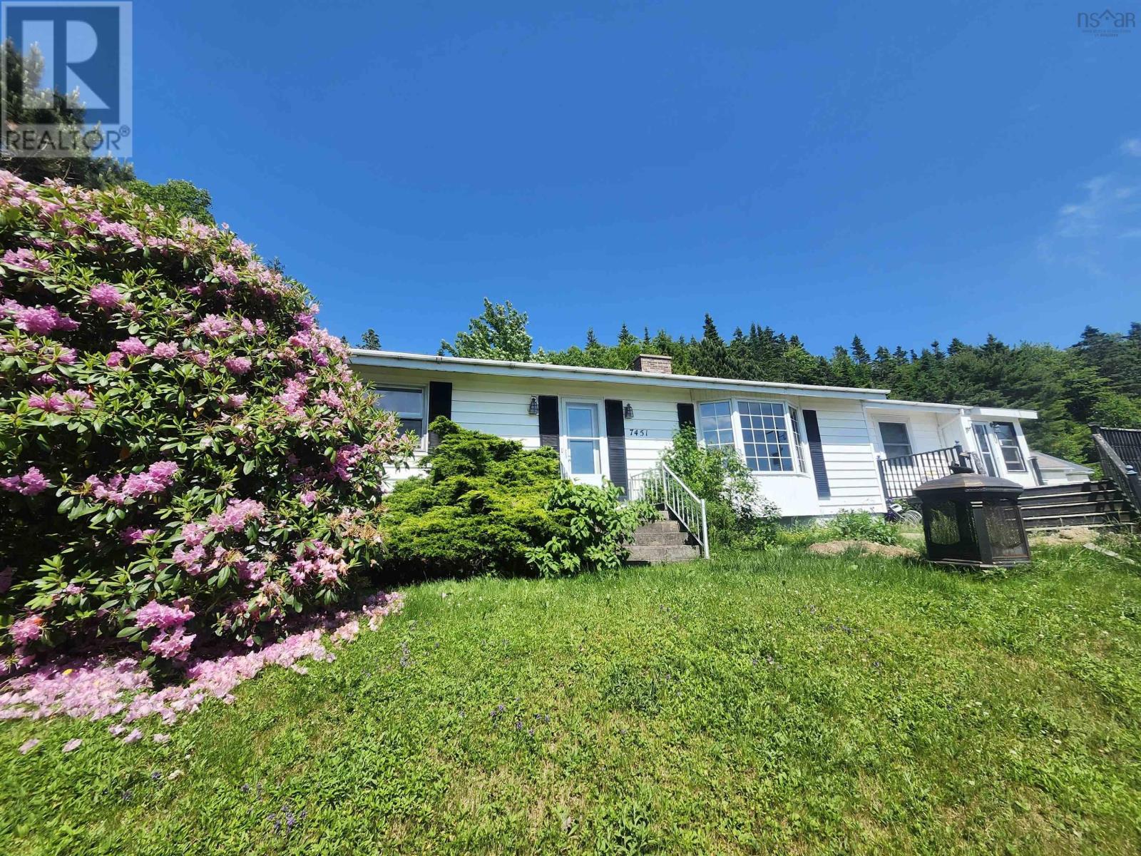 7451 St. Margarets Bay Road, Boutiliers Point, Nova Scotia  B3Z 1S7 - Photo 2 - 202403219