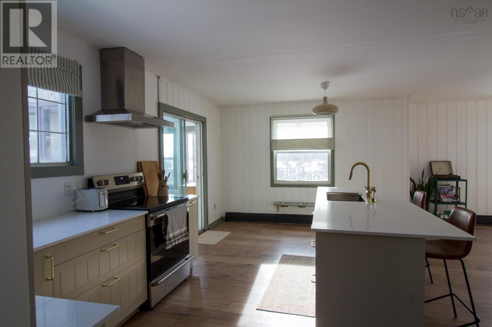 7451 St. Margarets Bay Road, Boutiliers Point, Nova Scotia  B3Z 1S7 - Photo 9 - 202403219