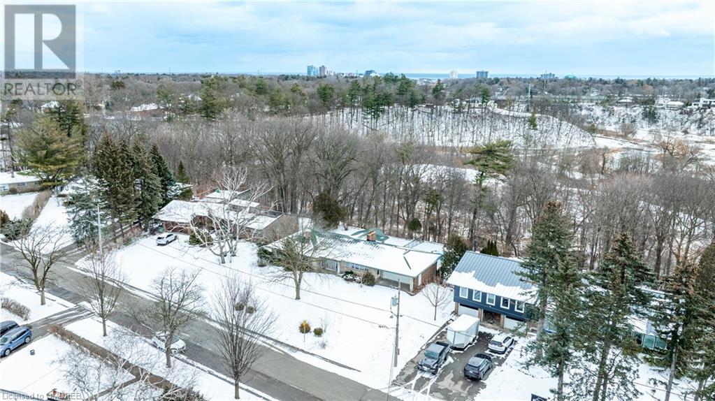 540 Sir Richard's Road, Mississauga, Ontario  L5C 1A2 - Photo 2 - 40543762