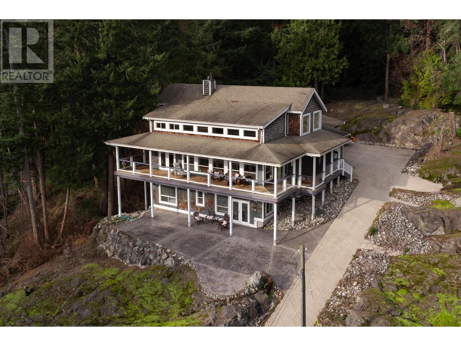 6948 Sunshine Coast Highway, Sechelt, British Columbia  V7Z 0N2 - Photo 1 - R2852036