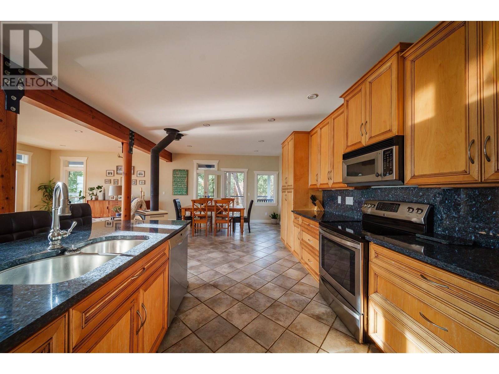 6948 Sunshine Coast Highway, Sechelt, British Columbia  V7Z 0N2 - Photo 13 - R2852036