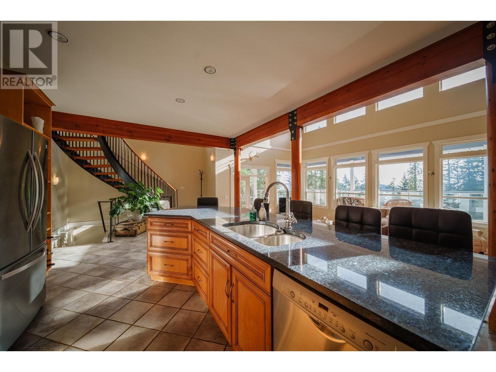 6948 Sunshine Coast Highway, Sechelt, British Columbia  V7Z 0N2 - Photo 15 - R2852036