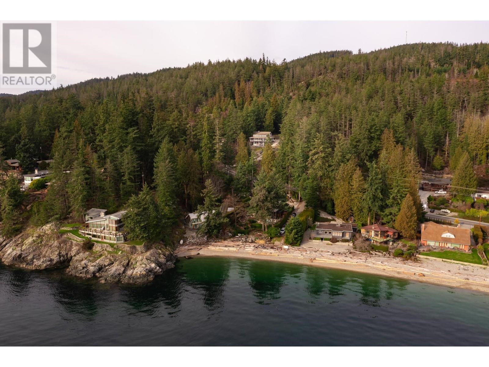 6948 Sunshine Coast Highway, Sechelt, British Columbia  V7Z 0N2 - Photo 2 - R2852036