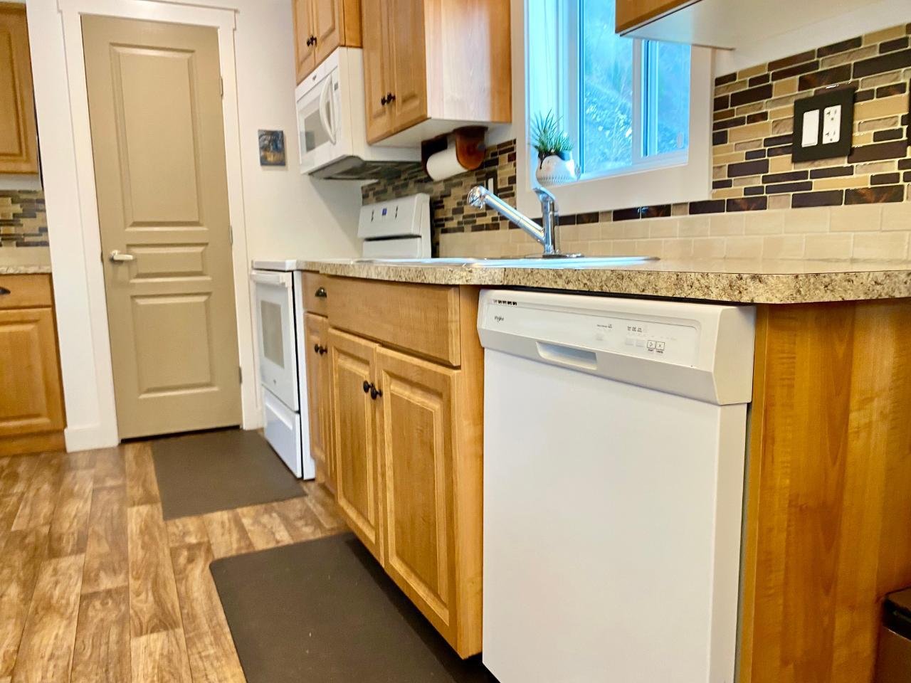 1800 Highway 3, Christina Lake, British Columbia  V0H 1E3 - Photo 9 - 2475086