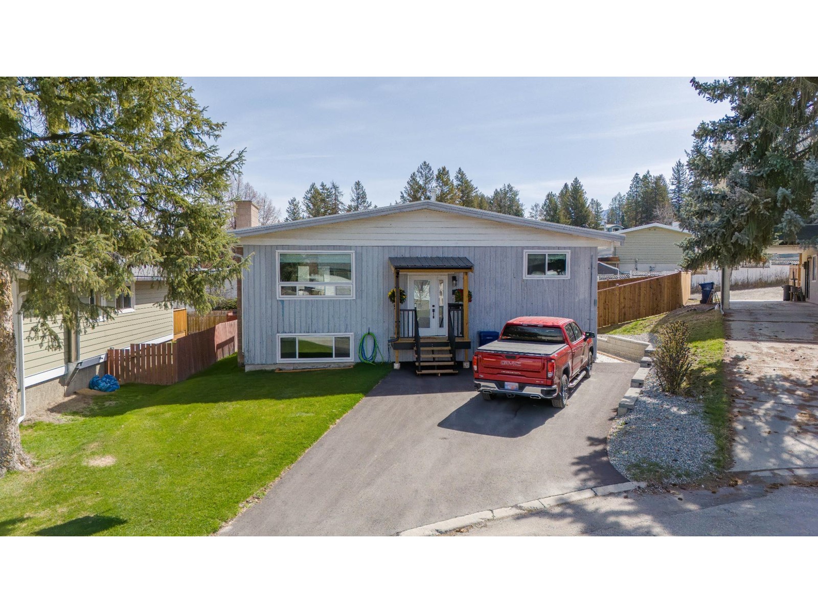 628 18th Avenue S, Cranbrook, British Columbia  V1C 3C5 - Photo 1 - 2475088