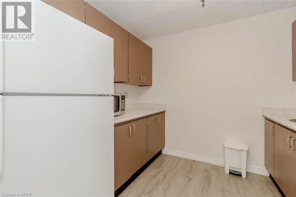 65 Westmount Road Unit# 805, Waterloo, Ontario  N2L 5G6 - Photo 36 - 40544101
