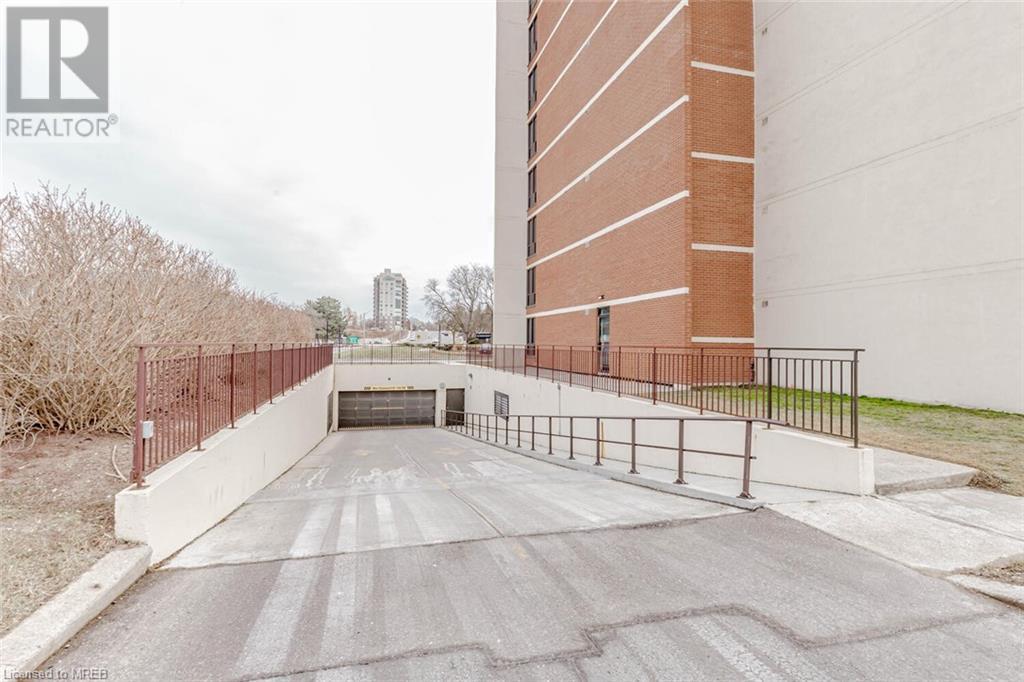 65 Westmount Road Unit# 805, Waterloo, Ontario  N2L 5G6 - Photo 39 - 40544101