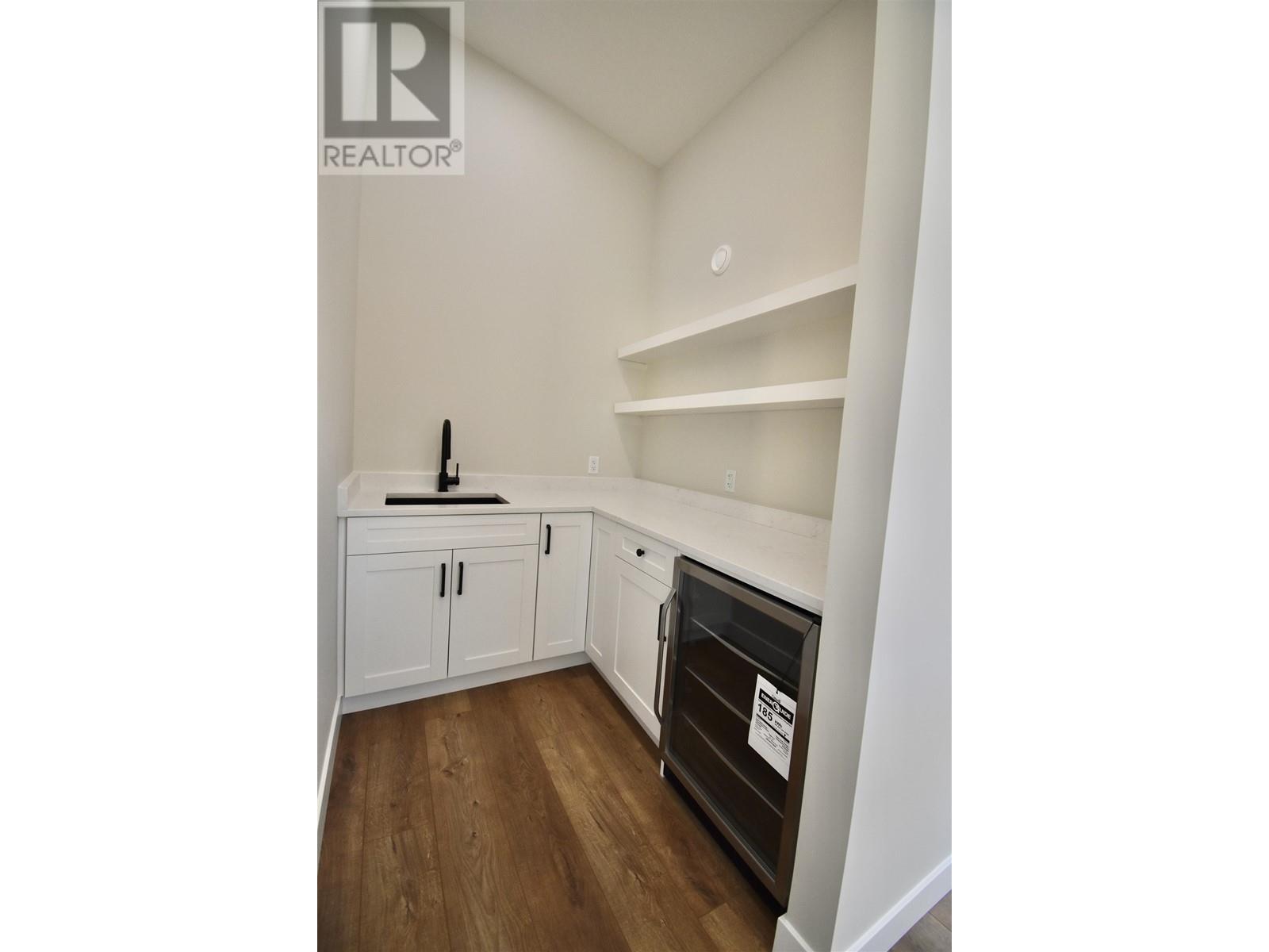 1080 Celia Crescent, Gibsons, British Columbia  V0N 1V7 - Photo 8 - R2830320