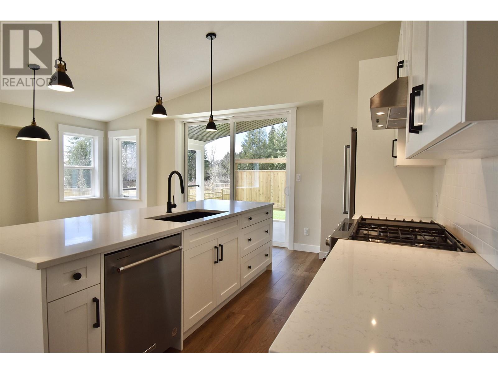 1080 Celia Crescent, Gibsons, British Columbia  V0N 1V7 - Photo 5 - R2830320