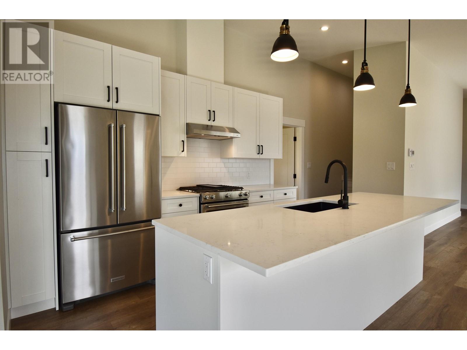 1080 Celia Crescent, Gibsons, British Columbia  V0N 1V7 - Photo 6 - R2830320