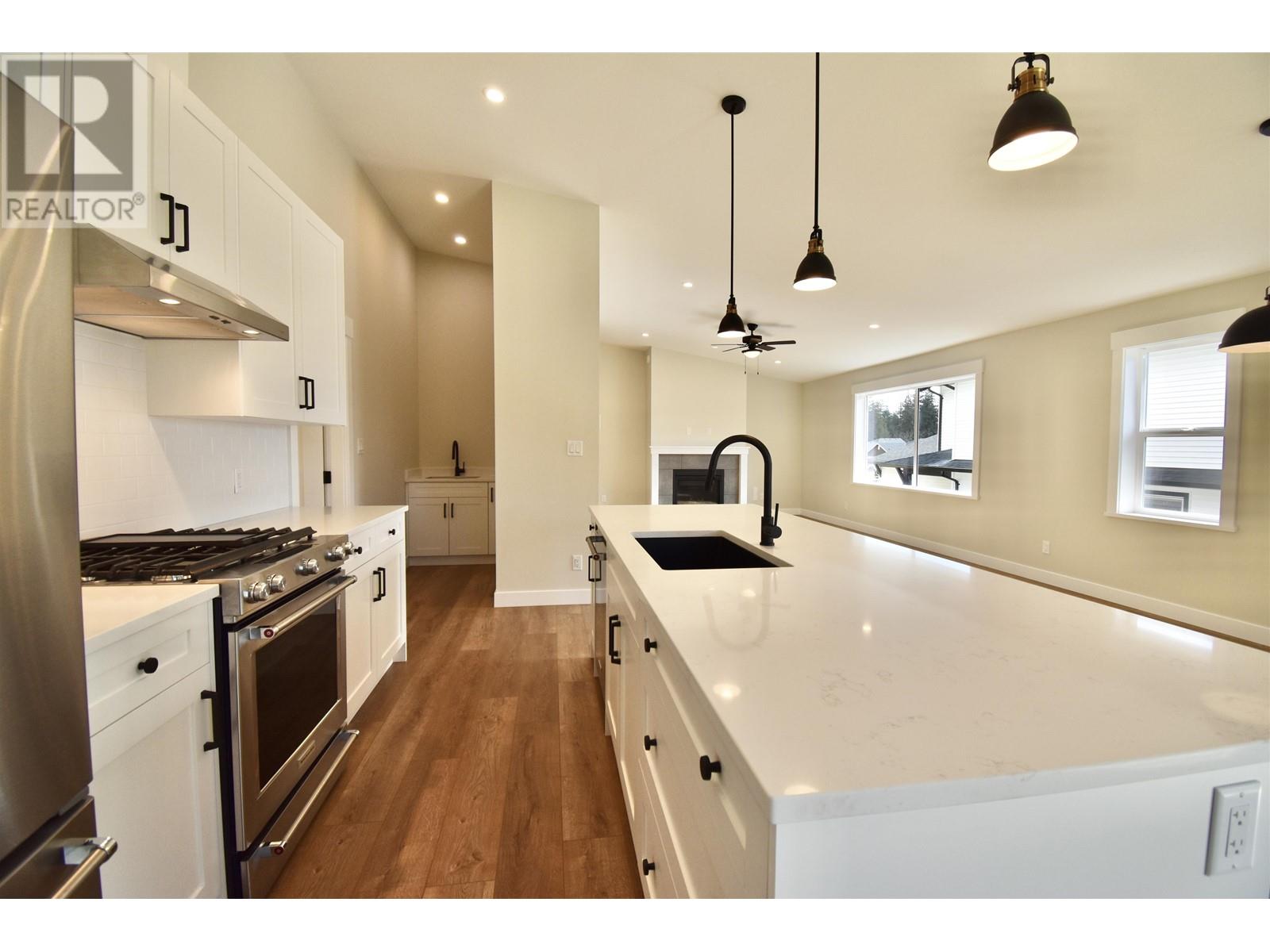 1080 Celia Crescent, Gibsons, British Columbia  V0N 1V7 - Photo 7 - R2830320