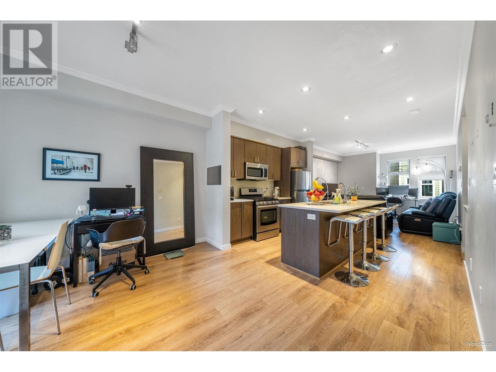 16 1111 Ewen Avenue, New Westminster, British Columbia  V3M 5E6 - Photo 3 - R2852101