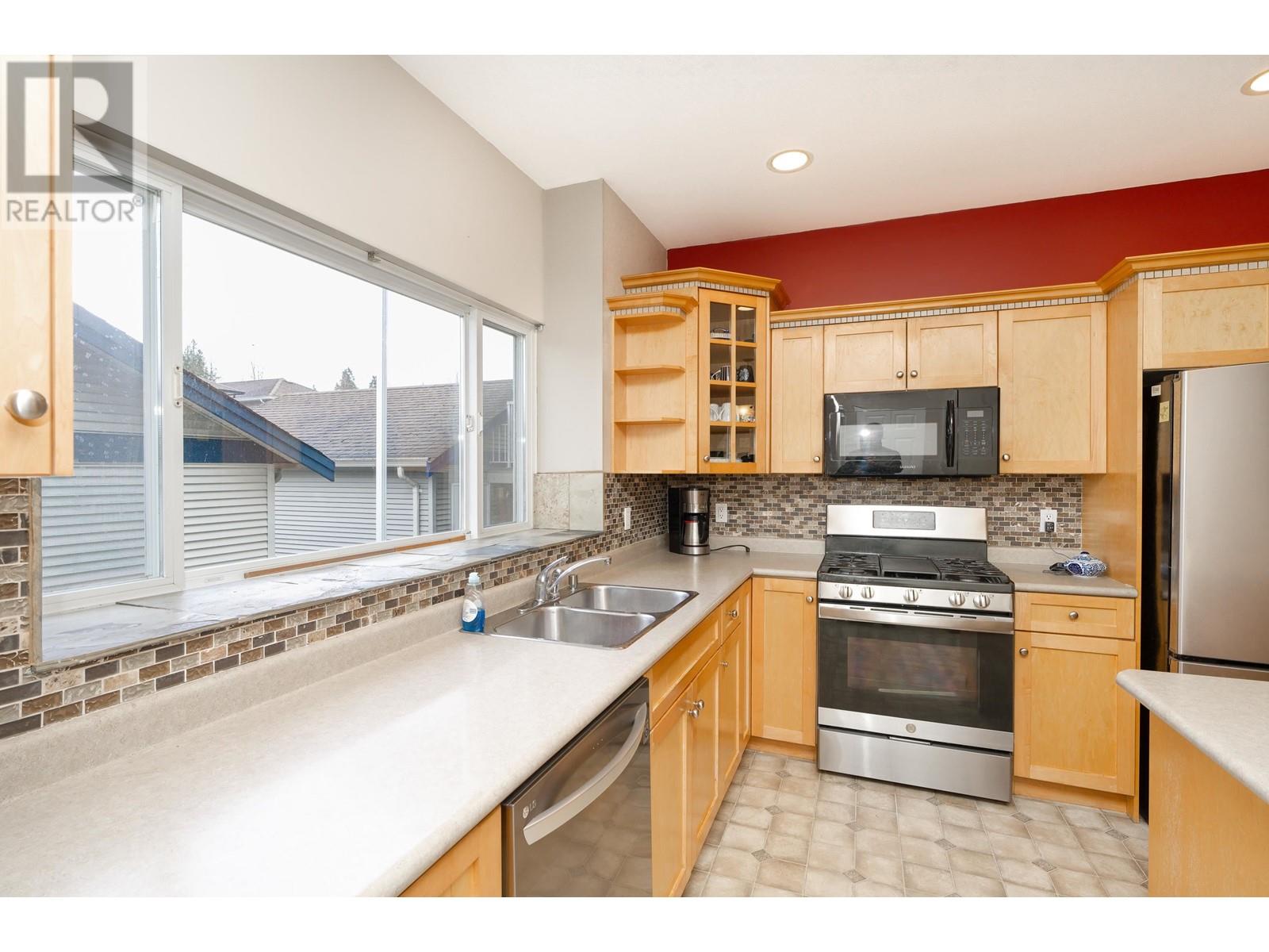 24117 102 Avenue, Maple Ridge, British Columbia  V2W 2A2 - Photo 3 - R2852140