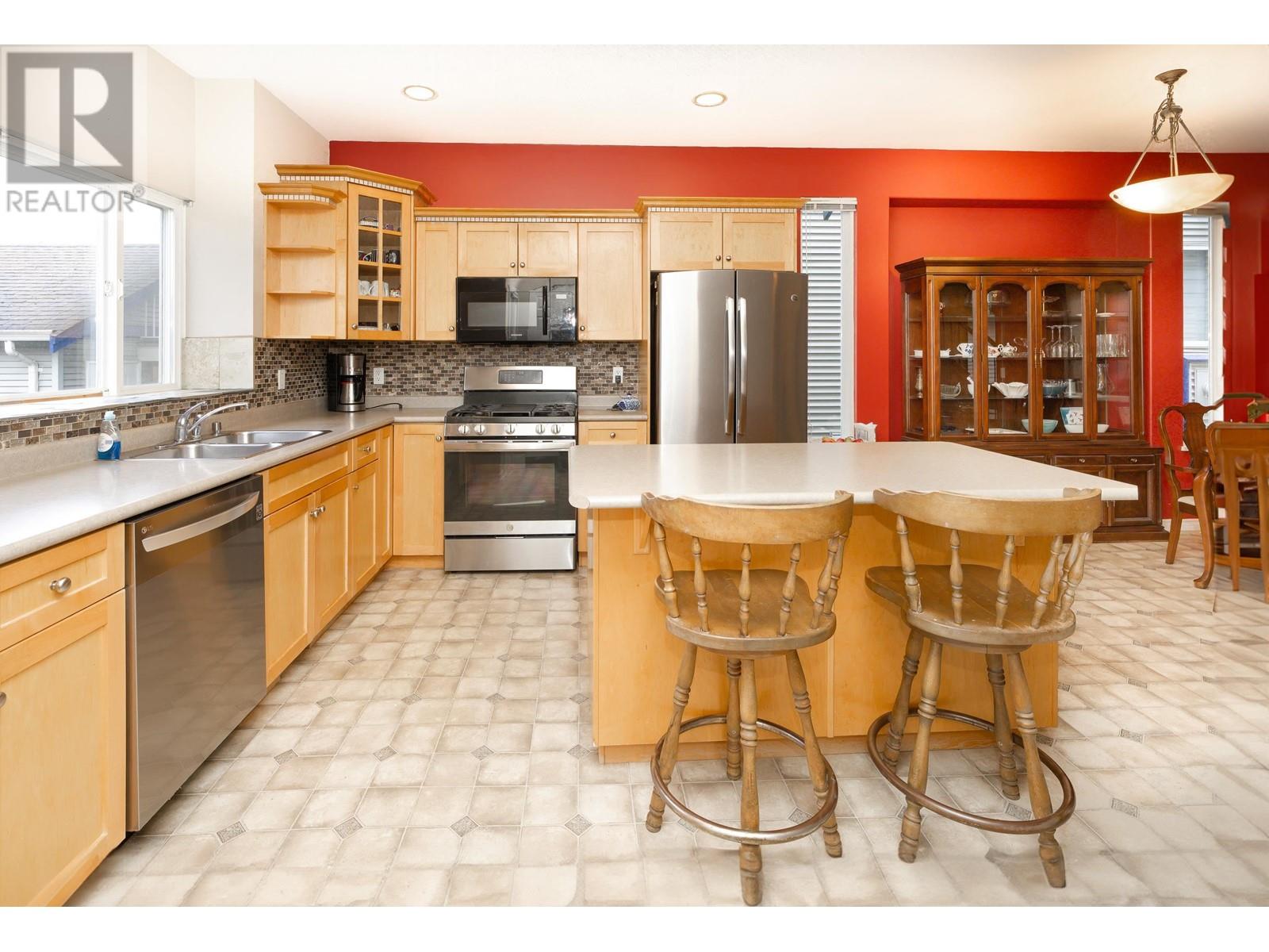 24117 102 Avenue, Maple Ridge, British Columbia  V2W 2A2 - Photo 4 - R2852140