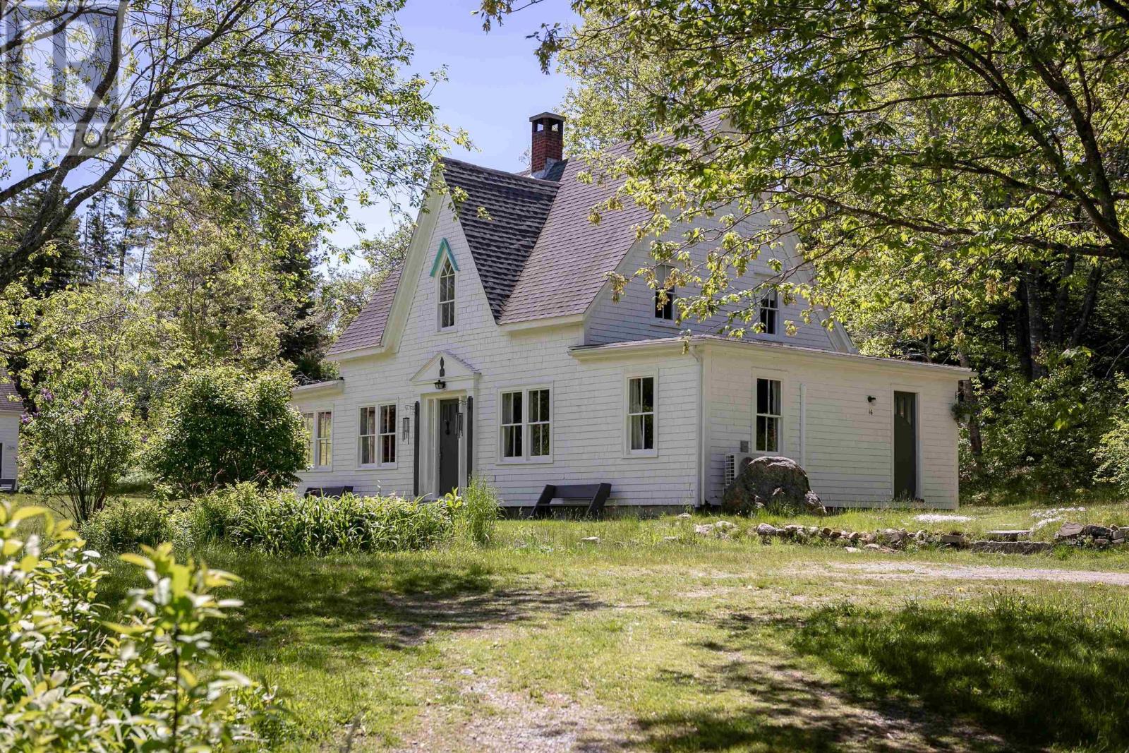 16 Latimer Lane, Chester Basin, Nova Scotia  B0J 1K0 - Photo 5 - 202403244