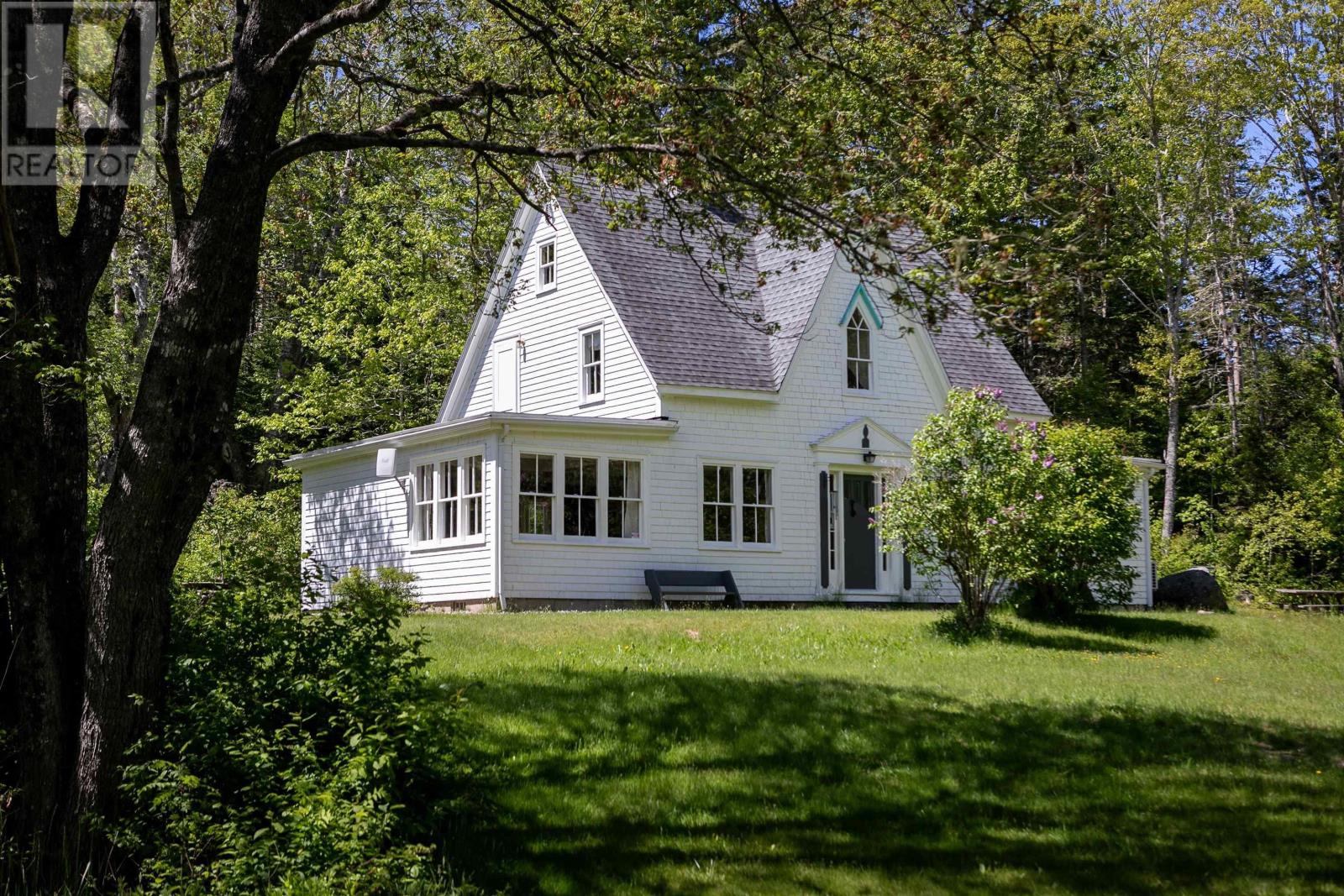 16 Latimer Lane, Chester Basin, Nova Scotia  B0J 1K0 - Photo 8 - 202403244