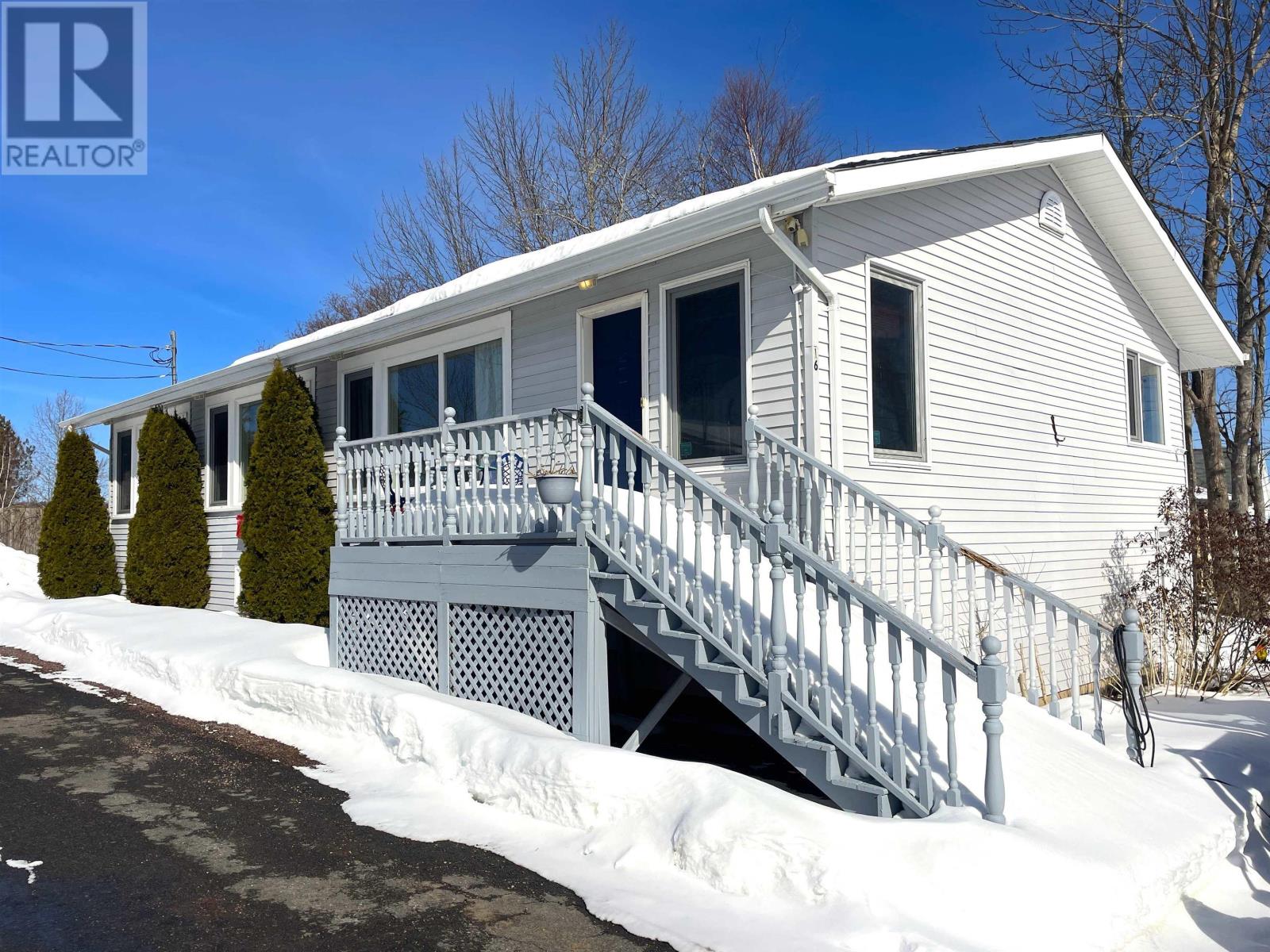 16 High Street, Baddeck, Nova Scotia  B0E 1B0 - Photo 1 - 202403260