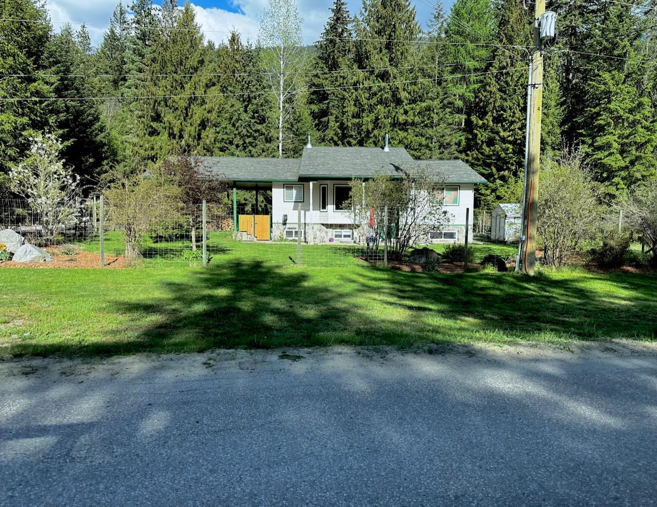 8820 Slocan South Road, Slocan, British Columbia  V0G 2C0 - Photo 1 - 2475100