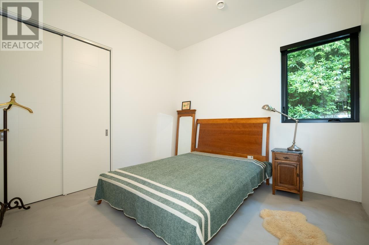 694 Roslyn Boulevard, North Vancouver, British Columbia  V7G 1P3 - Photo 19 - R2852265