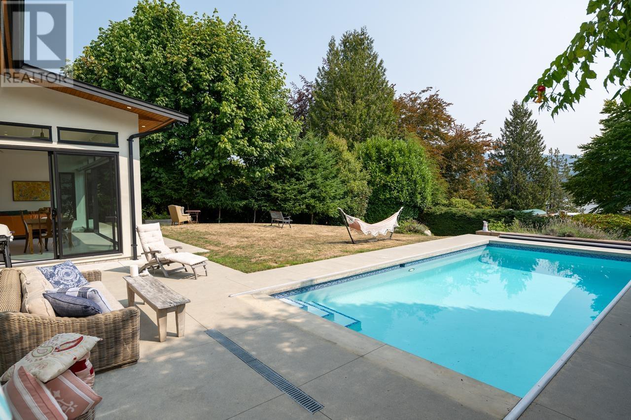 694 Roslyn Boulevard, North Vancouver, British Columbia  V7G 1P3 - Photo 25 - R2852265
