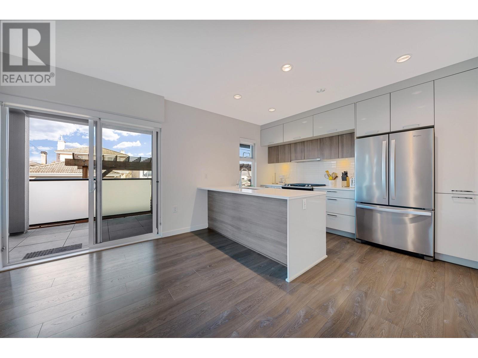 2735 Ward Street, Vancouver, British Columbia  V5R 4S6 - Photo 4 - R2852100