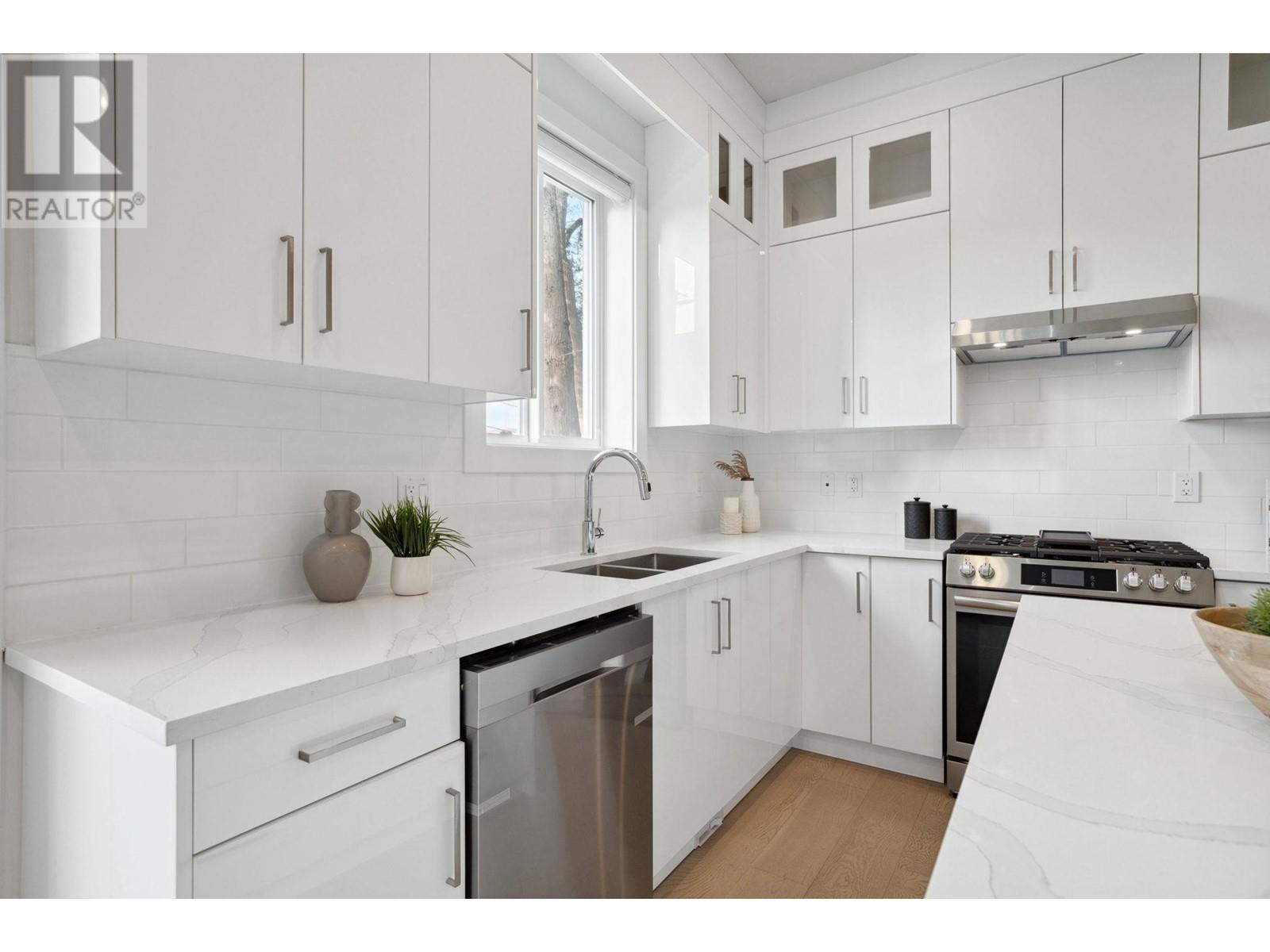 4857 Lanark Street, Vancouver, British Columbia  V5N 3S1 - Photo 11 - R2852323