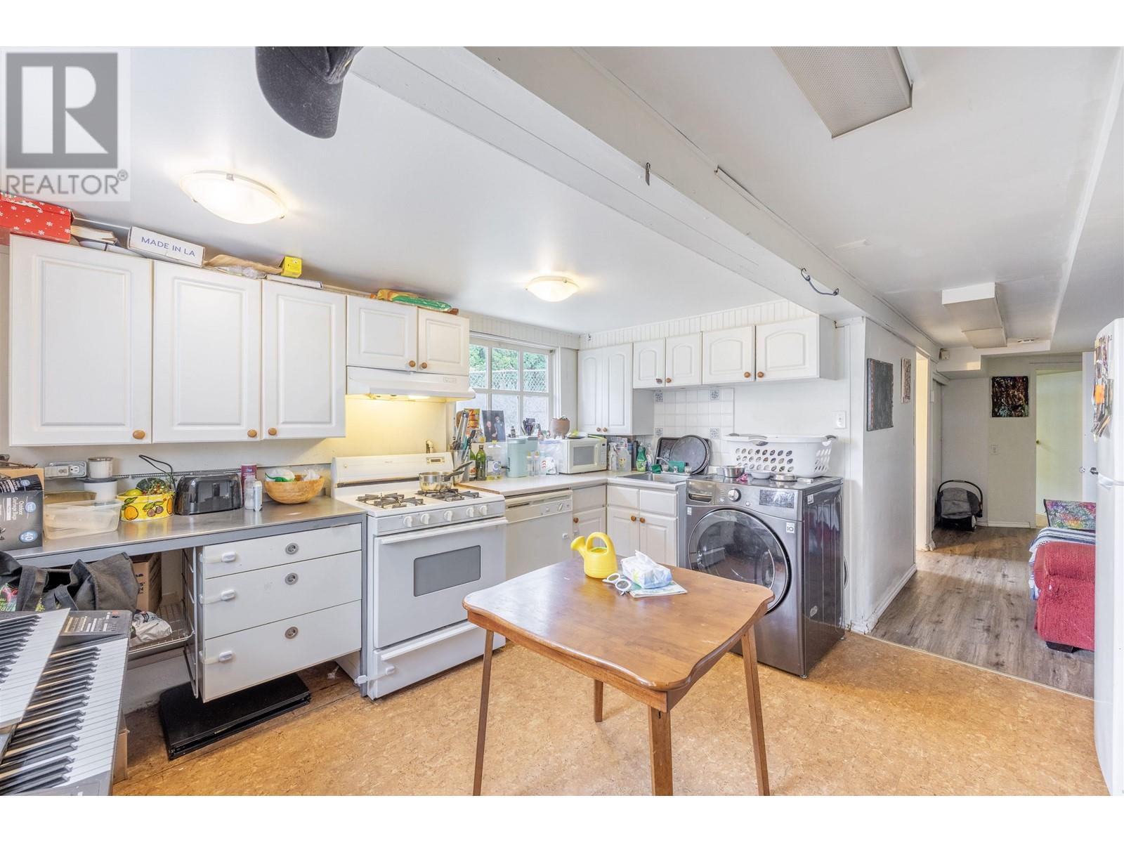 634 Rochester Avenue, Coquitlam, British Columbia  V3K 2V7 - Photo 8 - R2852333