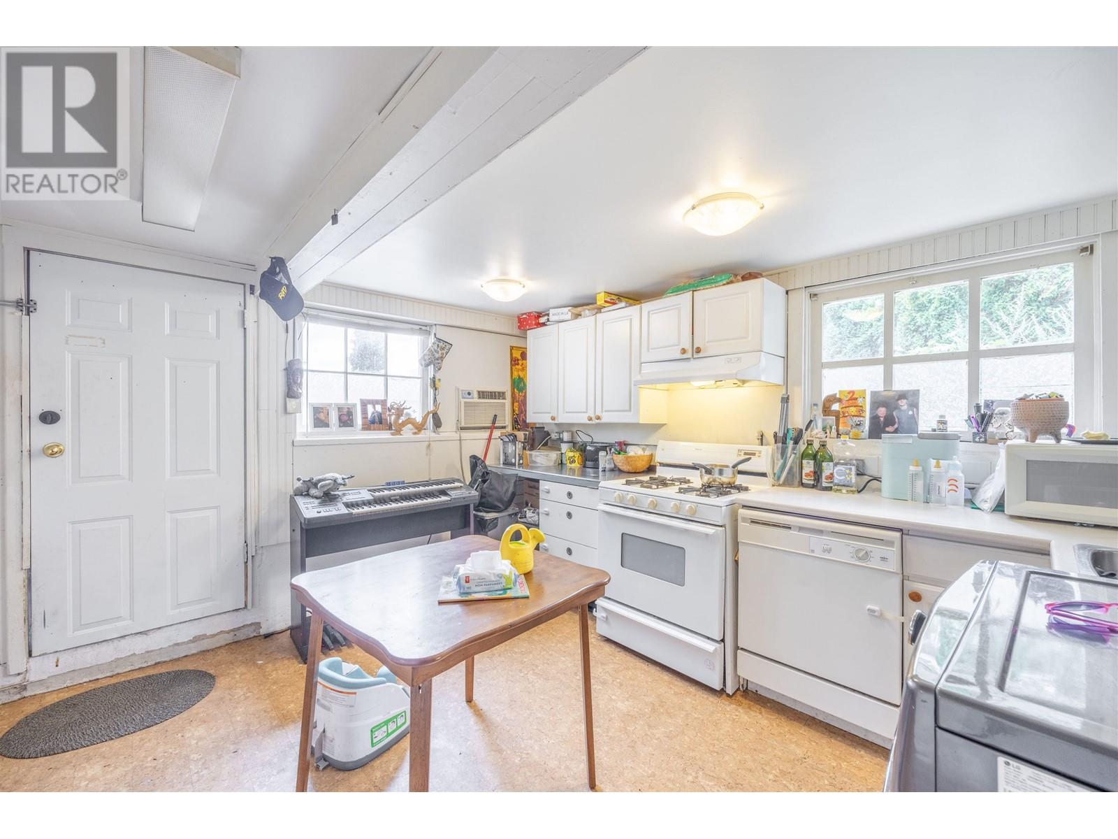 634 Rochester Avenue, Coquitlam, British Columbia  V3K 2V7 - Photo 9 - R2852333