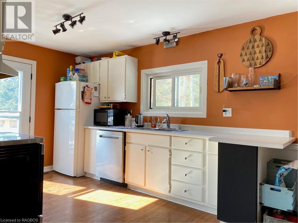 1750 8th Avenue W, Georgian Bluffs, Ontario  N4K 6V5 - Photo 10 - 40540301