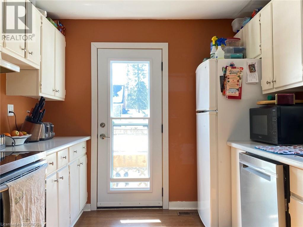 1750 8th Avenue W, Georgian Bluffs, Ontario  N4K 6V5 - Photo 11 - 40540301