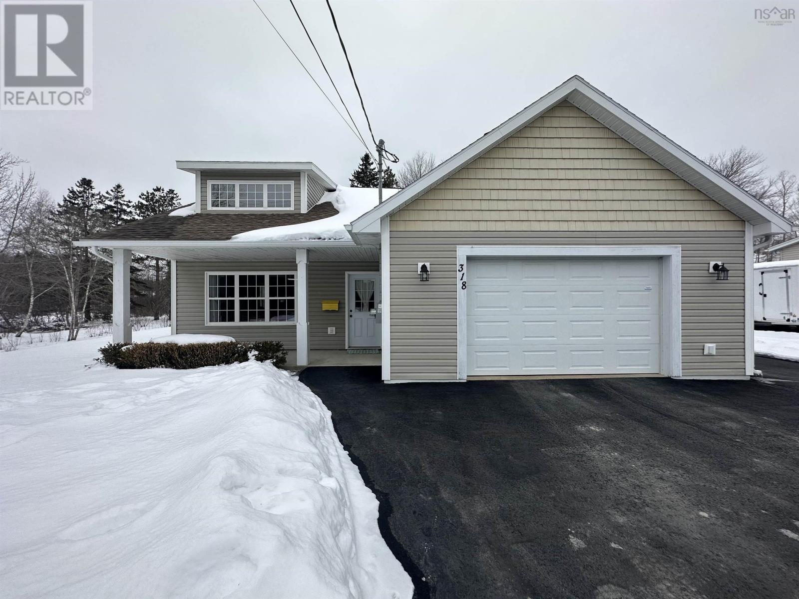 318 Victoria Road, Bridgewater, Nova Scotia  B4V 2P1 - Photo 1 - 202403307