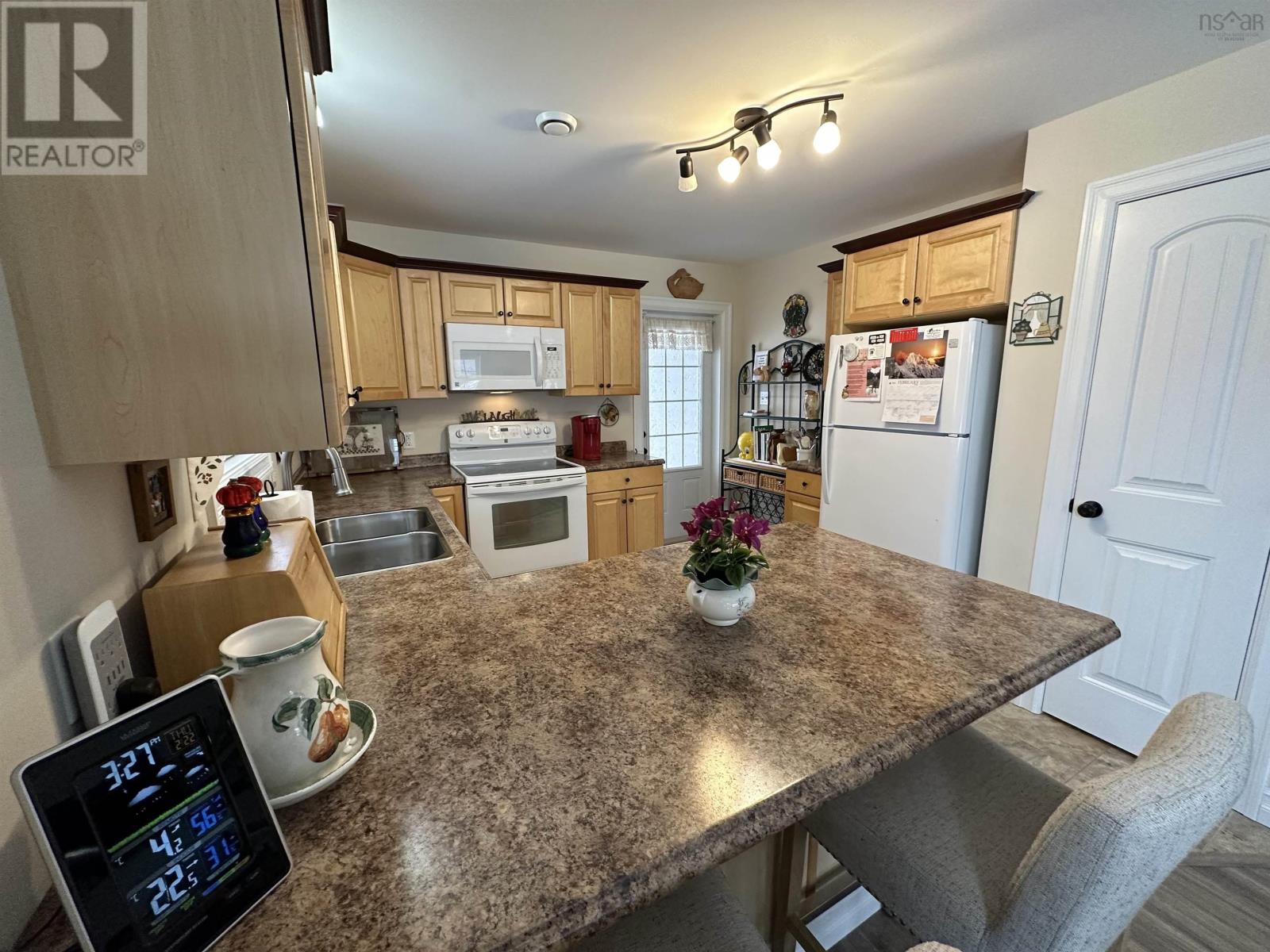 318 Victoria Road, Bridgewater, Nova Scotia  B4V 2P1 - Photo 12 - 202403307