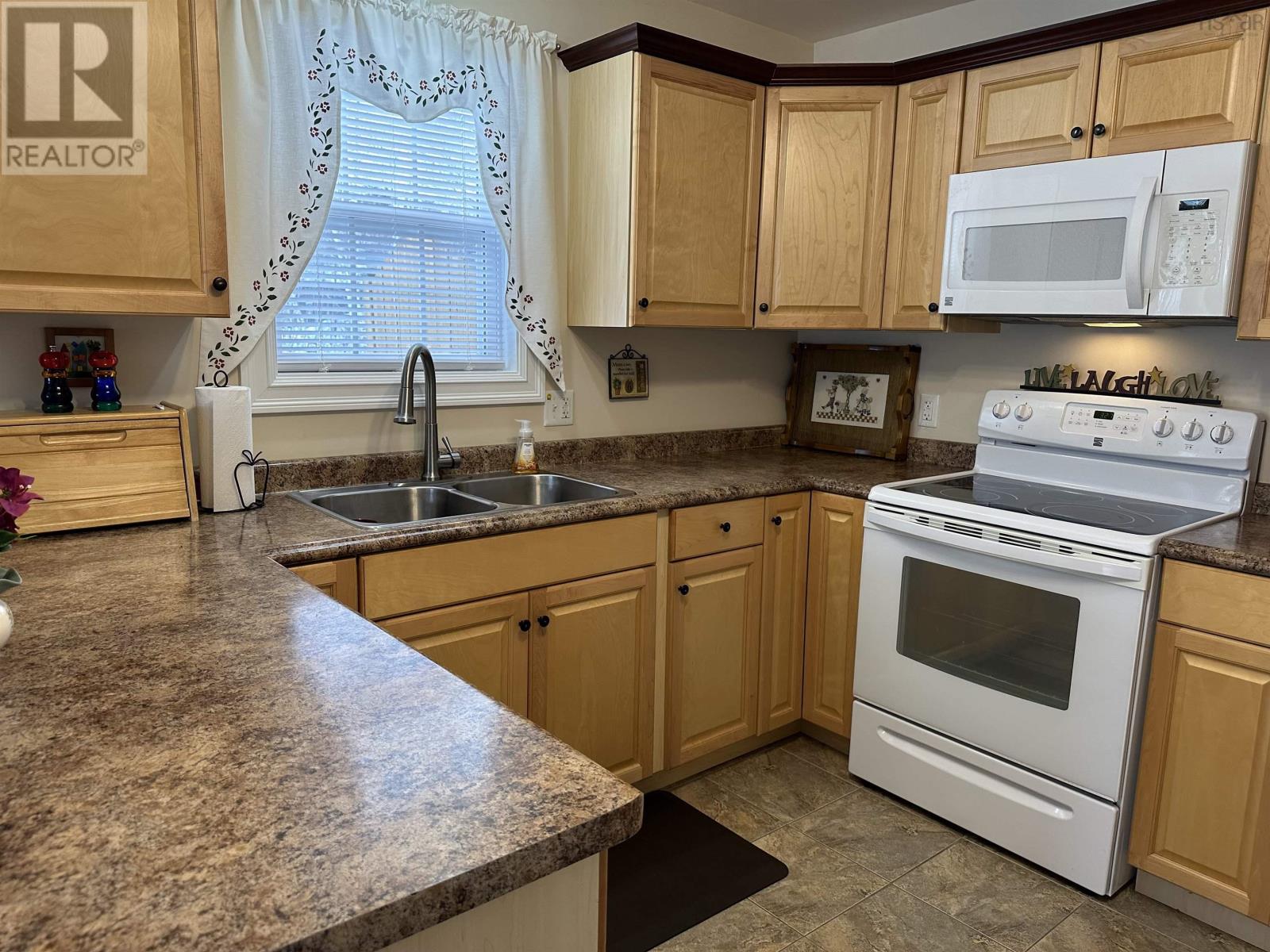 318 Victoria Road, Bridgewater, Nova Scotia  B4V 2P1 - Photo 13 - 202403307