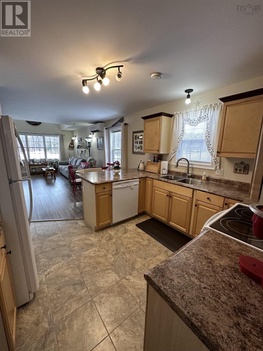 318 Victoria Road, Bridgewater, Nova Scotia  B4V 2P1 - Photo 16 - 202403307