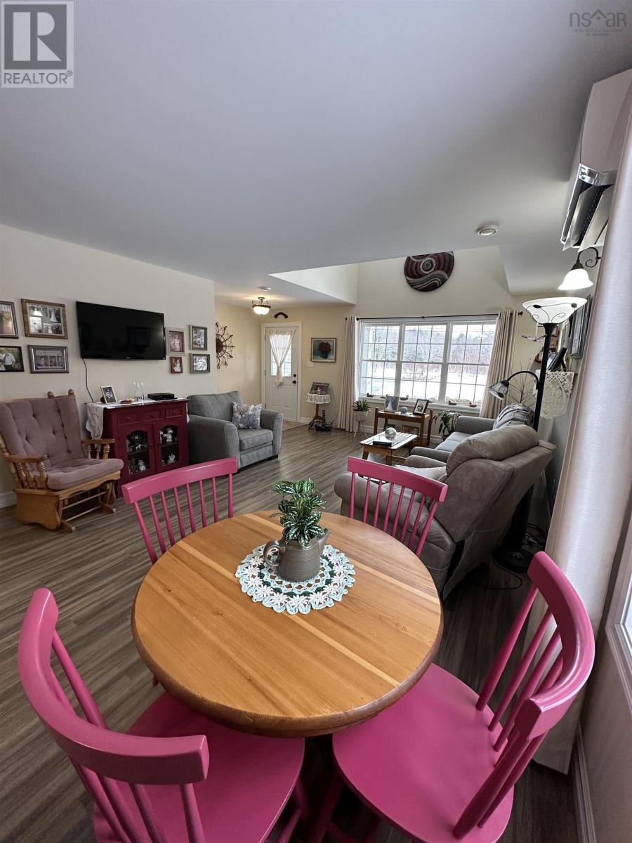 318 Victoria Road, Bridgewater, Nova Scotia  B4V 2P1 - Photo 19 - 202403307