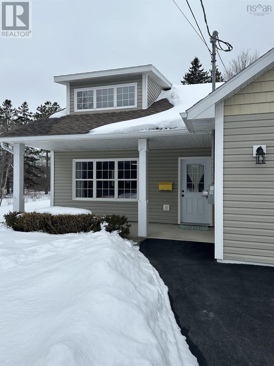 318 Victoria Road, Bridgewater, Nova Scotia  B4V 2P1 - Photo 2 - 202403307