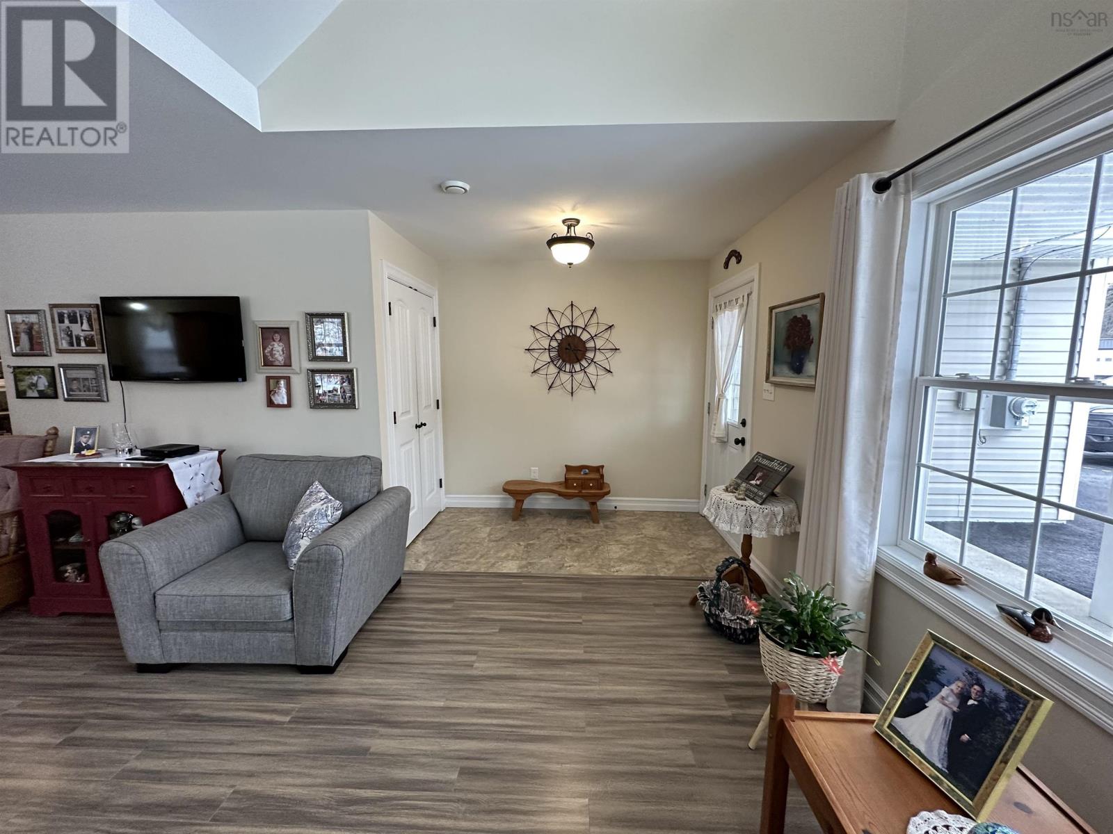 318 Victoria Road, Bridgewater, Nova Scotia  B4V 2P1 - Photo 9 - 202403307