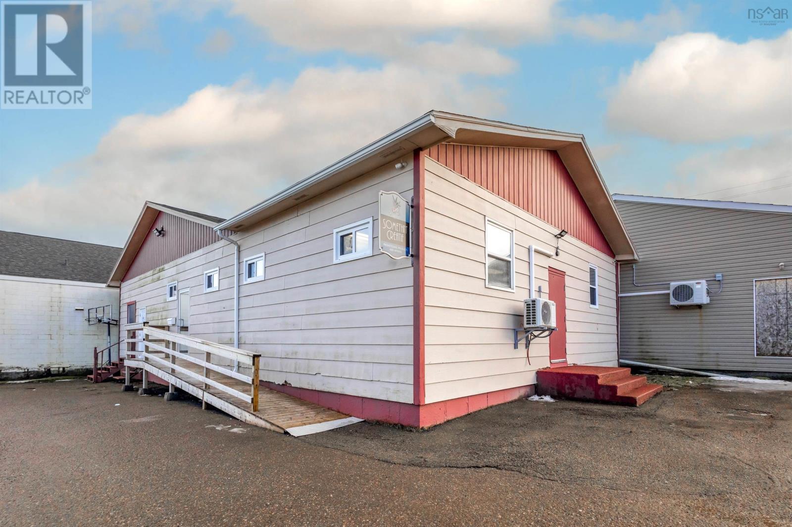 3395 Plummer Avenue, New Waterford, Nova Scotia  B1H 1Z1 - Photo 4 - 202403331