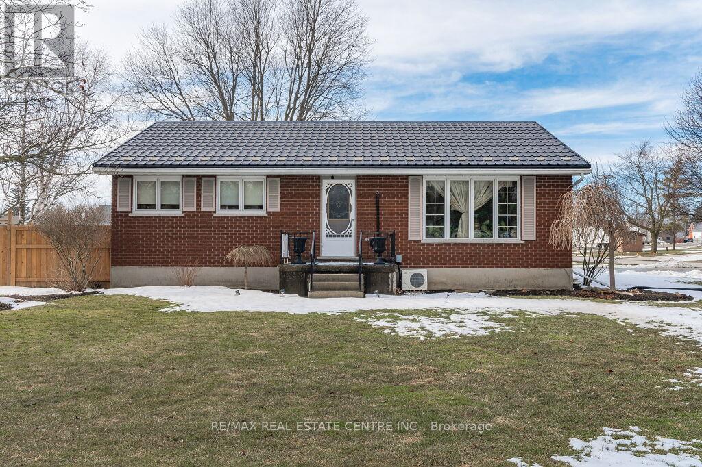 95 Parkview Crescent, North Perth, Ontario  N0G 1B0 - Photo 3 - X8089346