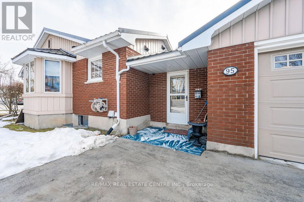 95 Parkview Crescent, North Perth, Ontario  N0G 1B0 - Photo 4 - X8089346