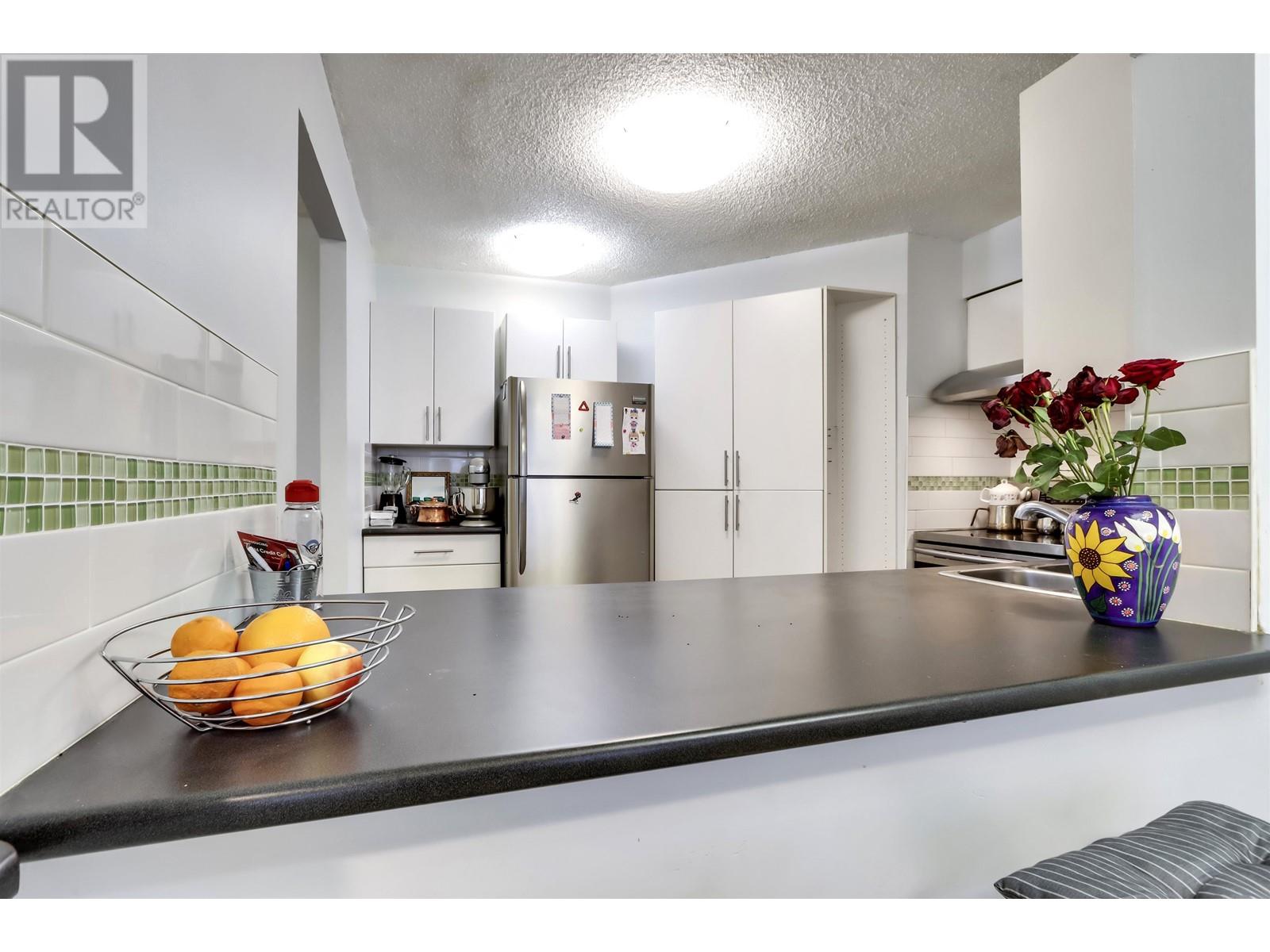 207 2024 Fullerton Avenue, North Vancouver, British Columbia  V7P 3G4 - Photo 4 - R2852494