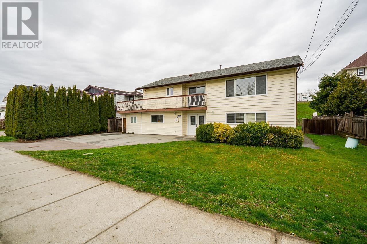 1247 Ewen Avenue, New Westminster, British Columbia  V3M 5E5 - Photo 1 - R2852507